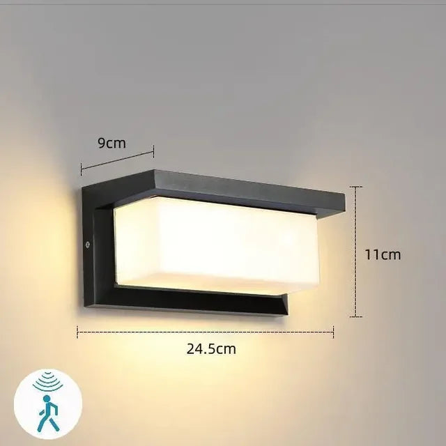Variant image for Bewegungsaktivierte Außenwandleuchte mit LED und IP65 Wasserschutz – Schwarz-3